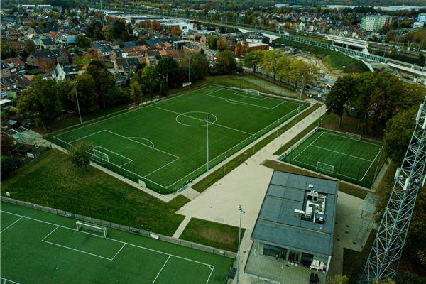 Aanleg kunstgras voetbalveld A en speelveld C - Sportinfrabouw NV